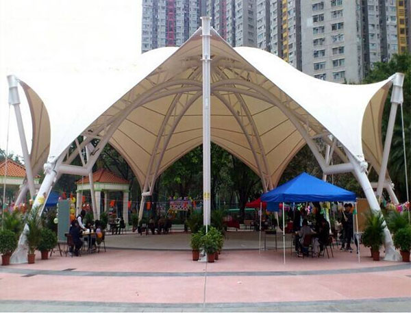 河南一小区内景观膜结构方便美观(图1)
