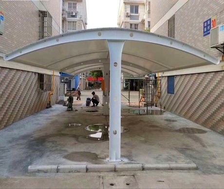 我公司承建的濮阳市清丰县明月水岸小区电动车充电车棚(图1)